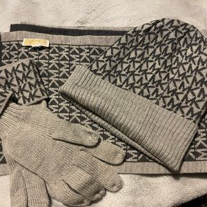 Hat/glove/Scarf set Michael Kors